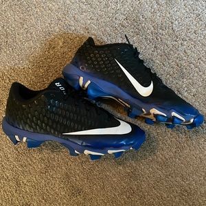 Nike Vapor - size 6 big boys baseball cleat